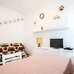 Agenzia Vear Sabrina 11b 度假居 *